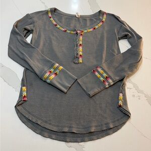 Free People Gray Long-Sleeve Waffle Knit Top with Multicolor Trim size small
